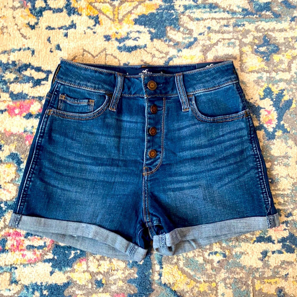 NWT Hollister Curvy High-Rise 3” short, size 26/3